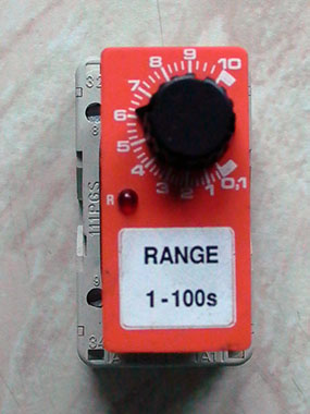 Foxtam Controls 11RAX.F Delay on timer with instantaneous contacts.