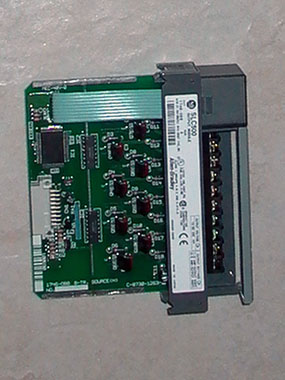 Allen-Bradley SLC-500 1746-OB8 Output Module.
